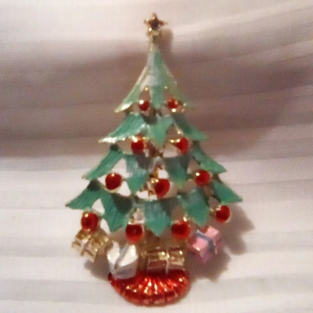 Vintage Red &Green Enamel Rhinestones Christmas Tree, Brooch